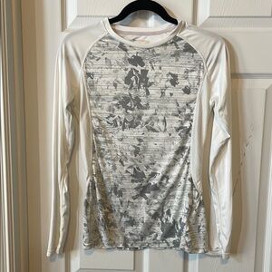 Marmot long sleeved top, size medium, gray and white Crystal pattern